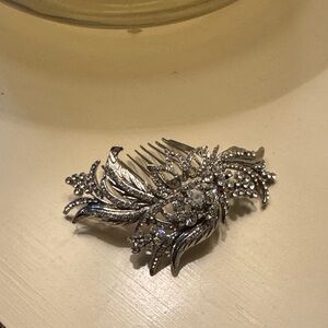 Elegant Silver Hair Comb with Rhinestones